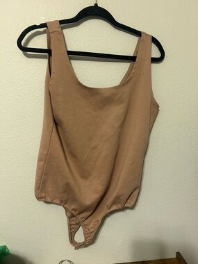 Active USA Tan Scoop Neck Bodysuit snap bottom women’s size large
